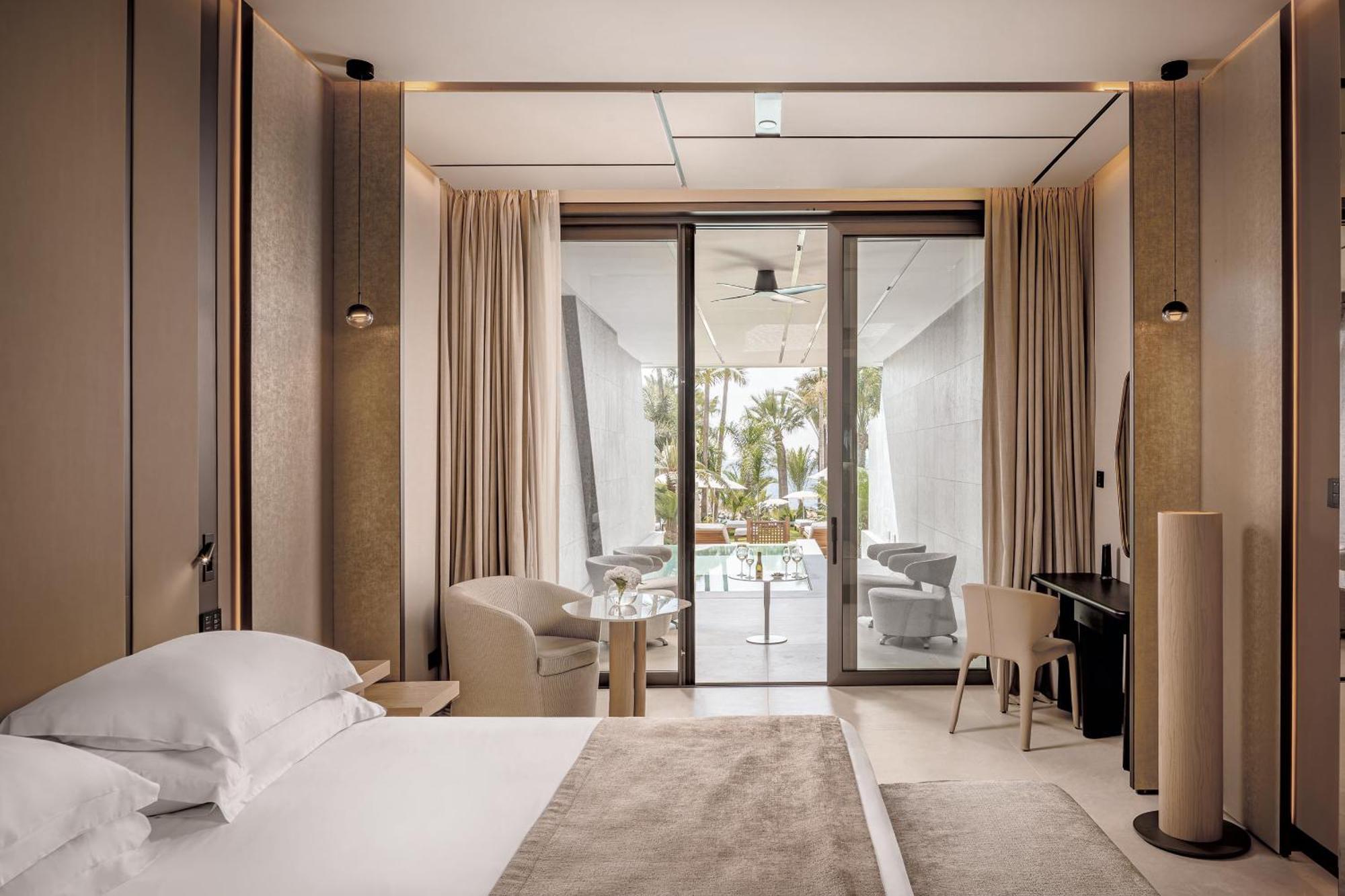 Amathus Beach Hotel Limassol Exterior foto Deluxe Pool Access