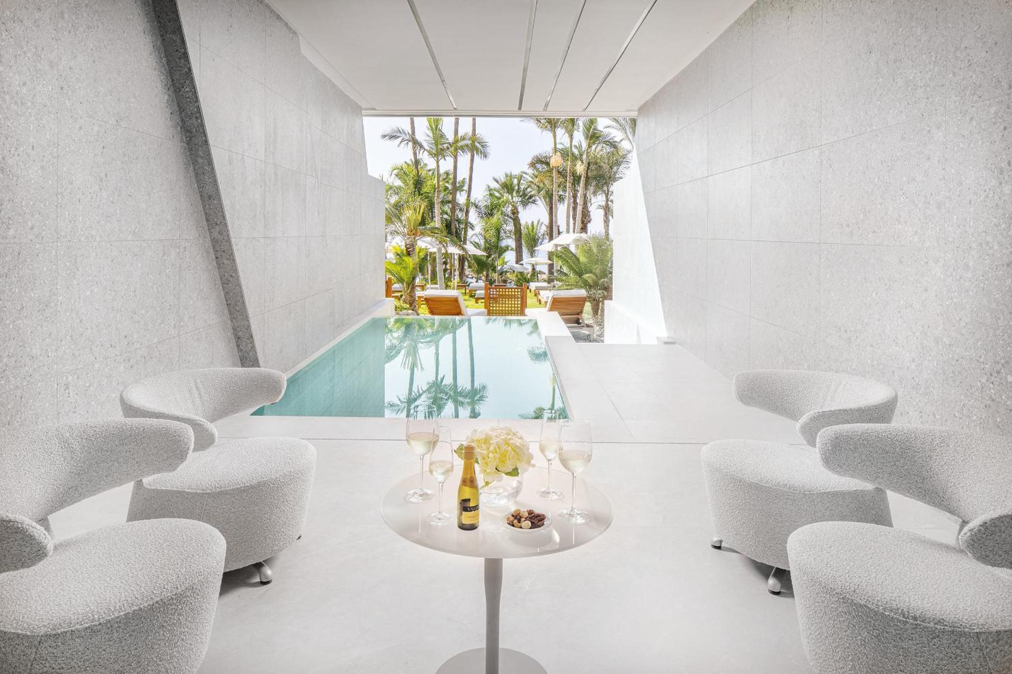 Amathus Beach Hotel Limassol Exterior foto The interior of the spa
